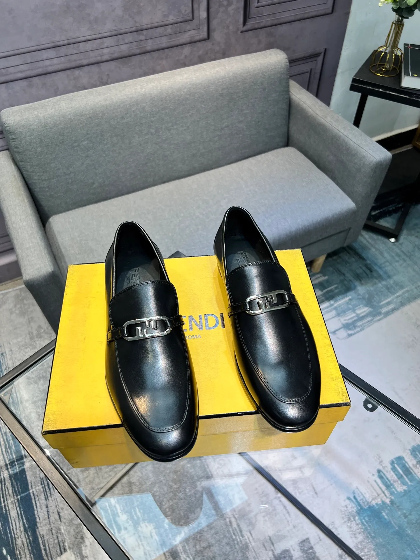Men's shoes 💰940 [FENDI] Fendi men's business casual leather shoes imported brand cloth/calf leather/open edge beads/brand logo printing -Inner lining: comfortable cowhide lining -Outsole: genuine leather outsole with rubber backing embedded in the heel, perfect injection molding -Super high quality control·Fine workmanship: highlighted (high-end·luxury·grade) -Size: 39-44.38.45.46 Customized, non-returnable